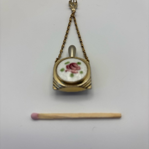 Gold Floral Perfume Flask - Picture 4 of 6